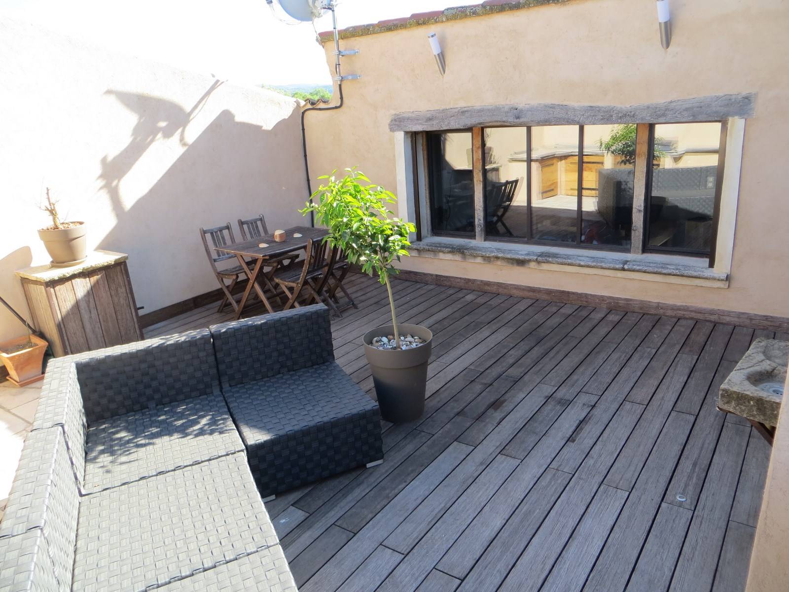 Maison de hameau à vendre avec terrasse et vue sur le Luberon