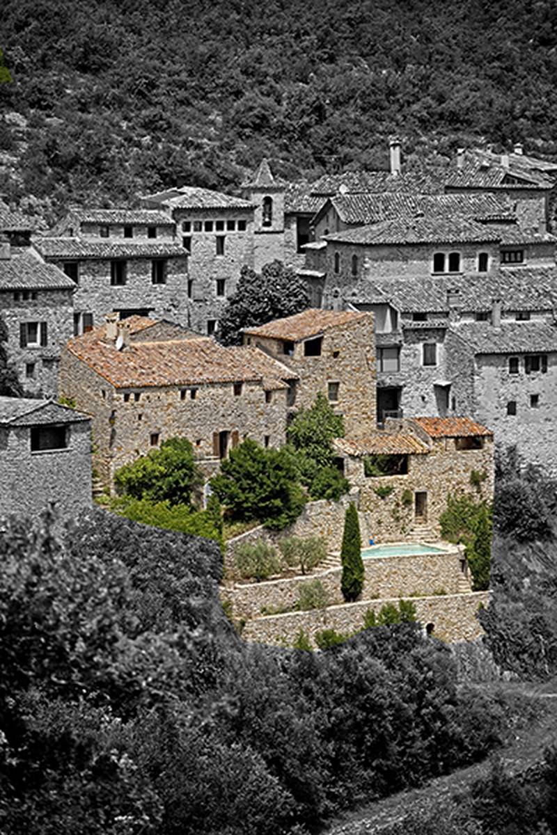 Maison en pierre avec jardin en restanques