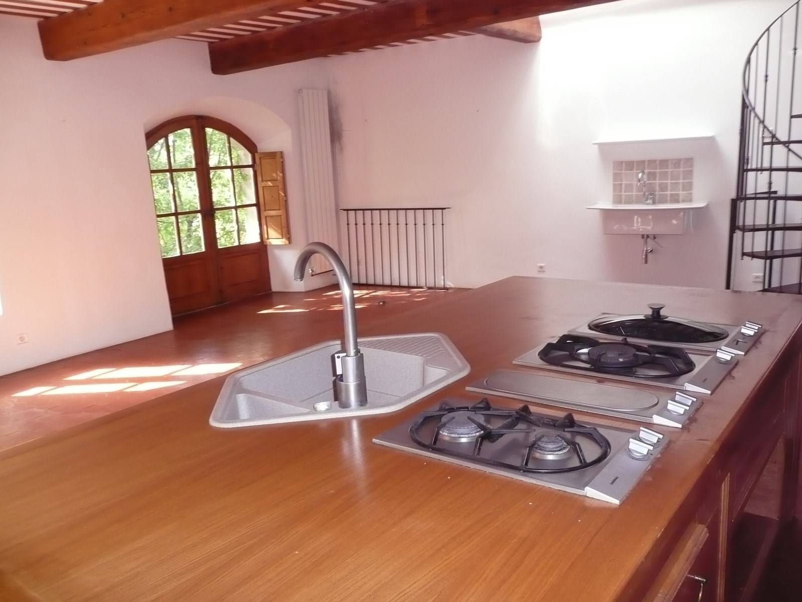 A vendre maison avec terrasse à Saignon