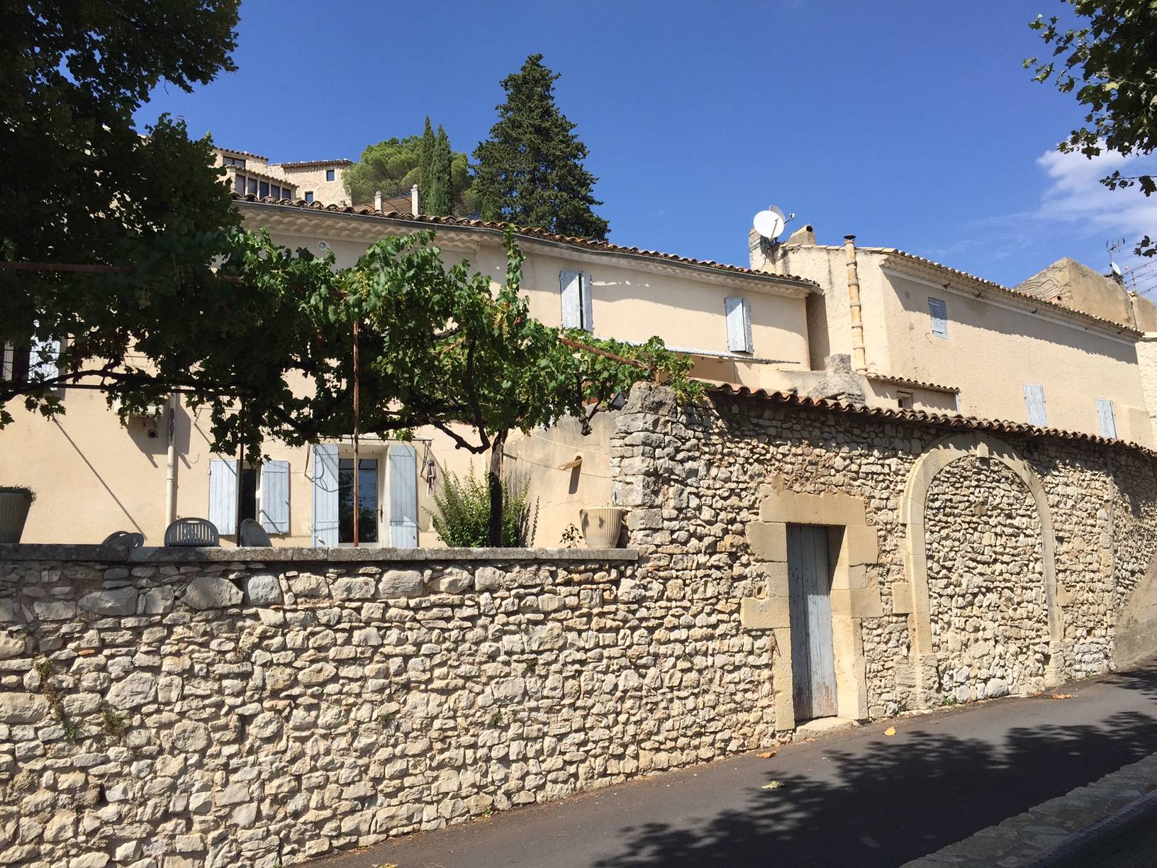 Joucas maison de village avec jardin belle vue