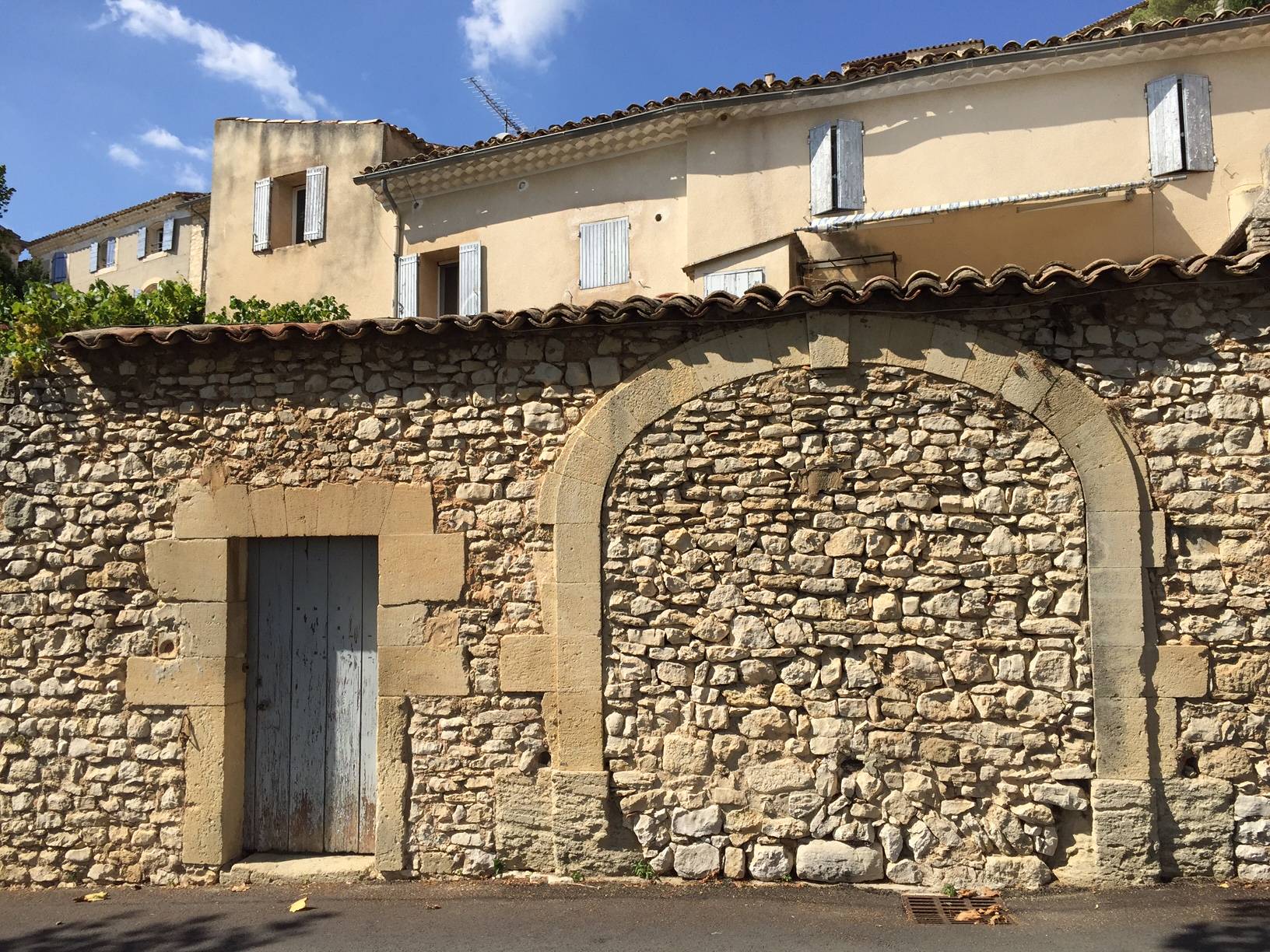 Maison de village face au Luberon
