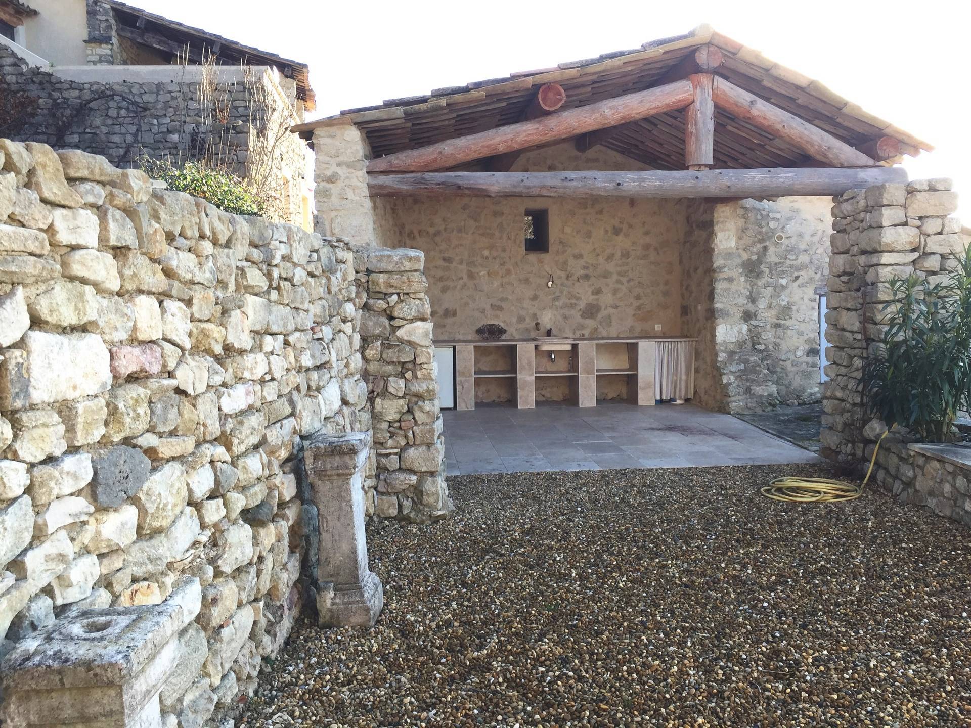Piscine avec pool house dans cette maison de village à vendre près de Forcalquier
