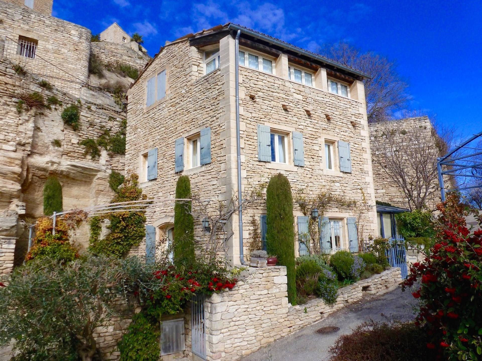 Gordes maison en pierre rénovée à la vente