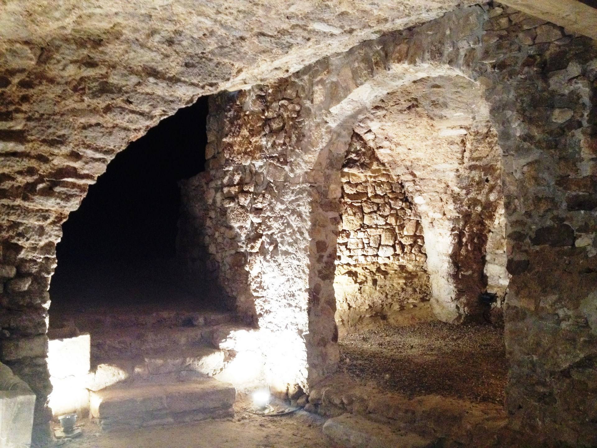 Menerbes maison à vendre avec superbes caves voutées