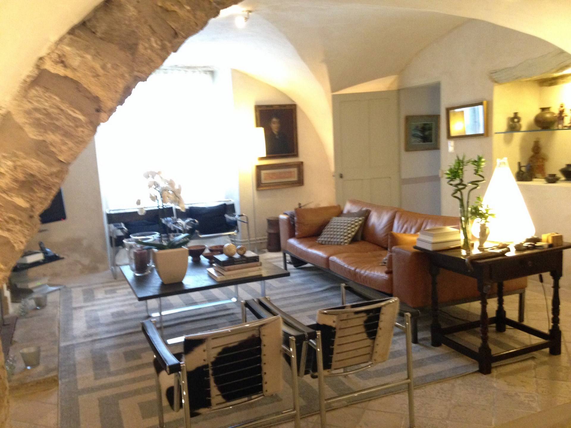 Charme et caractère dans cette demeure de village en vente près de Gordes