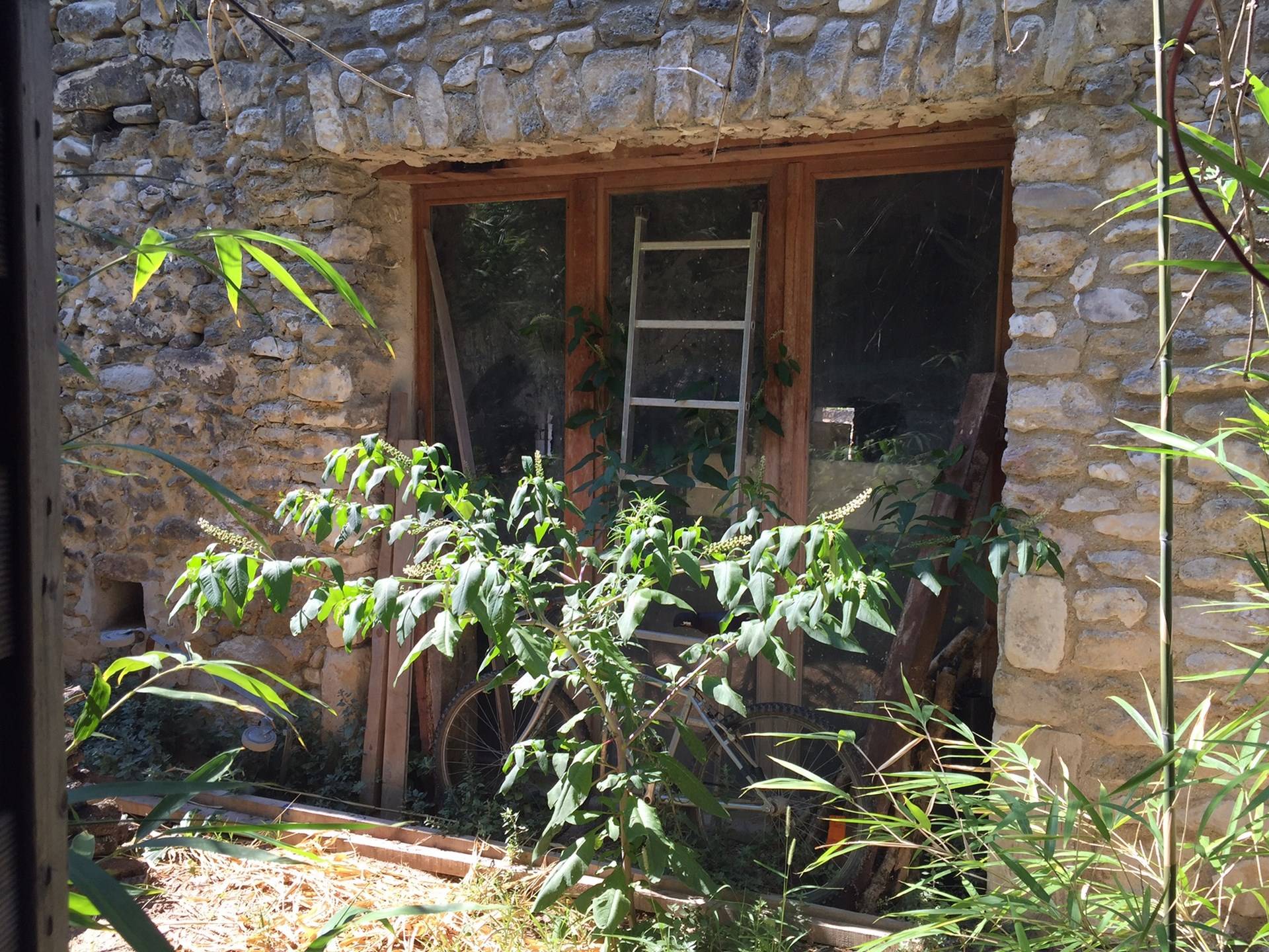 Maison de Village  à vendre à Menerbes divisée en boutique et appartements