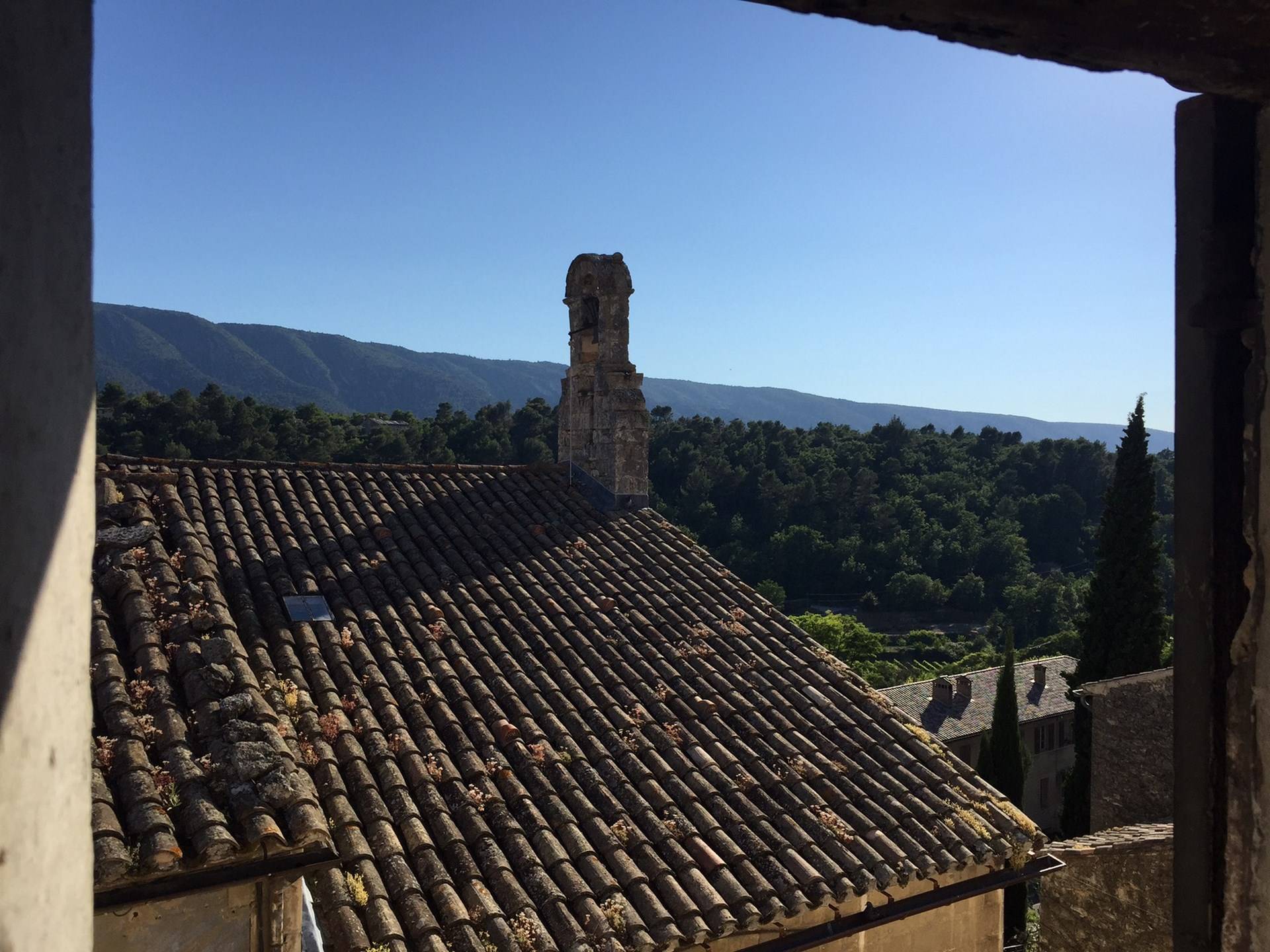 A vendre maison de village divisée en appartements et boutique à Menerbes