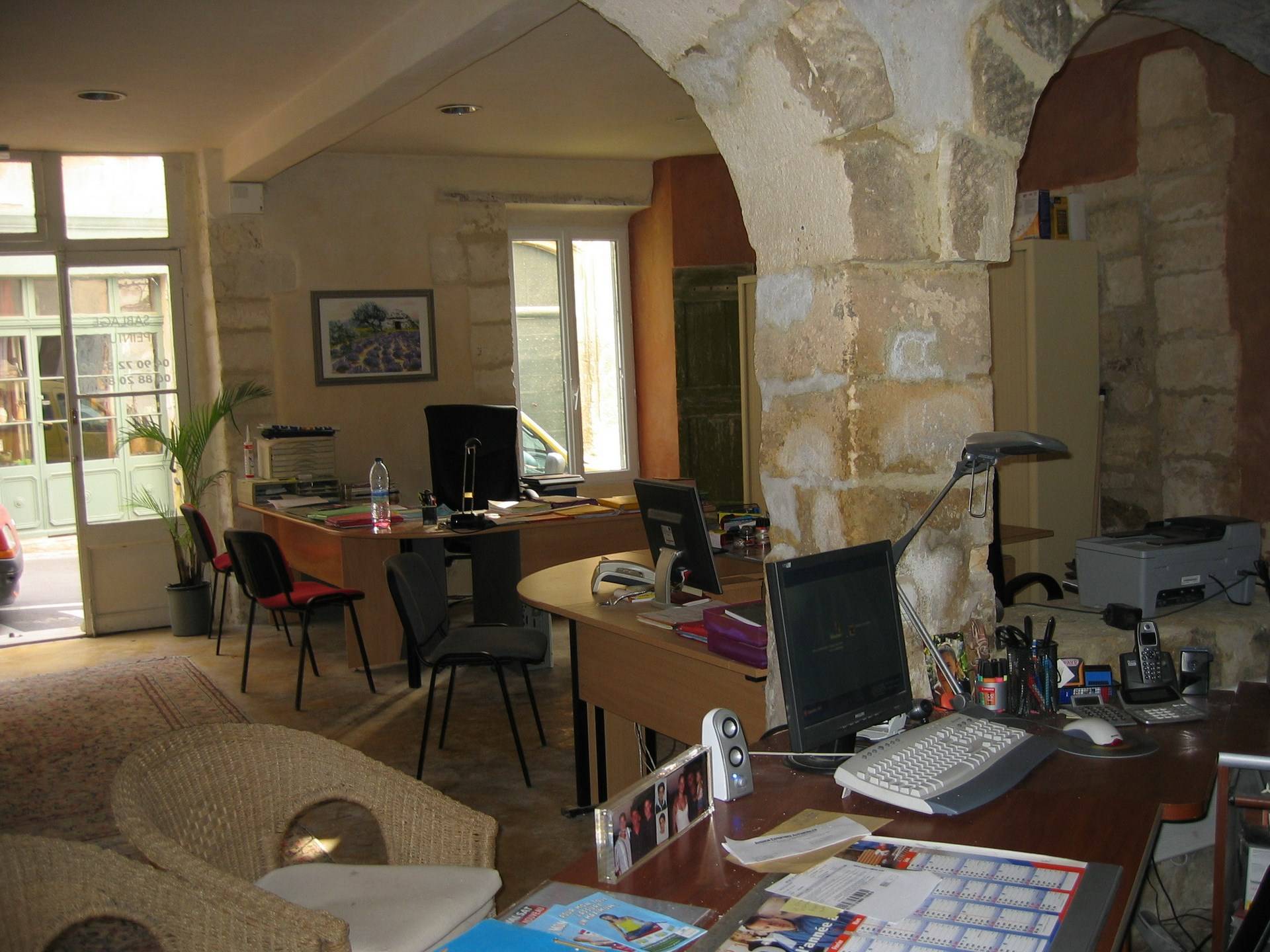 Maison de Village  à vendre à Menerbes divisée en boutique et appartements