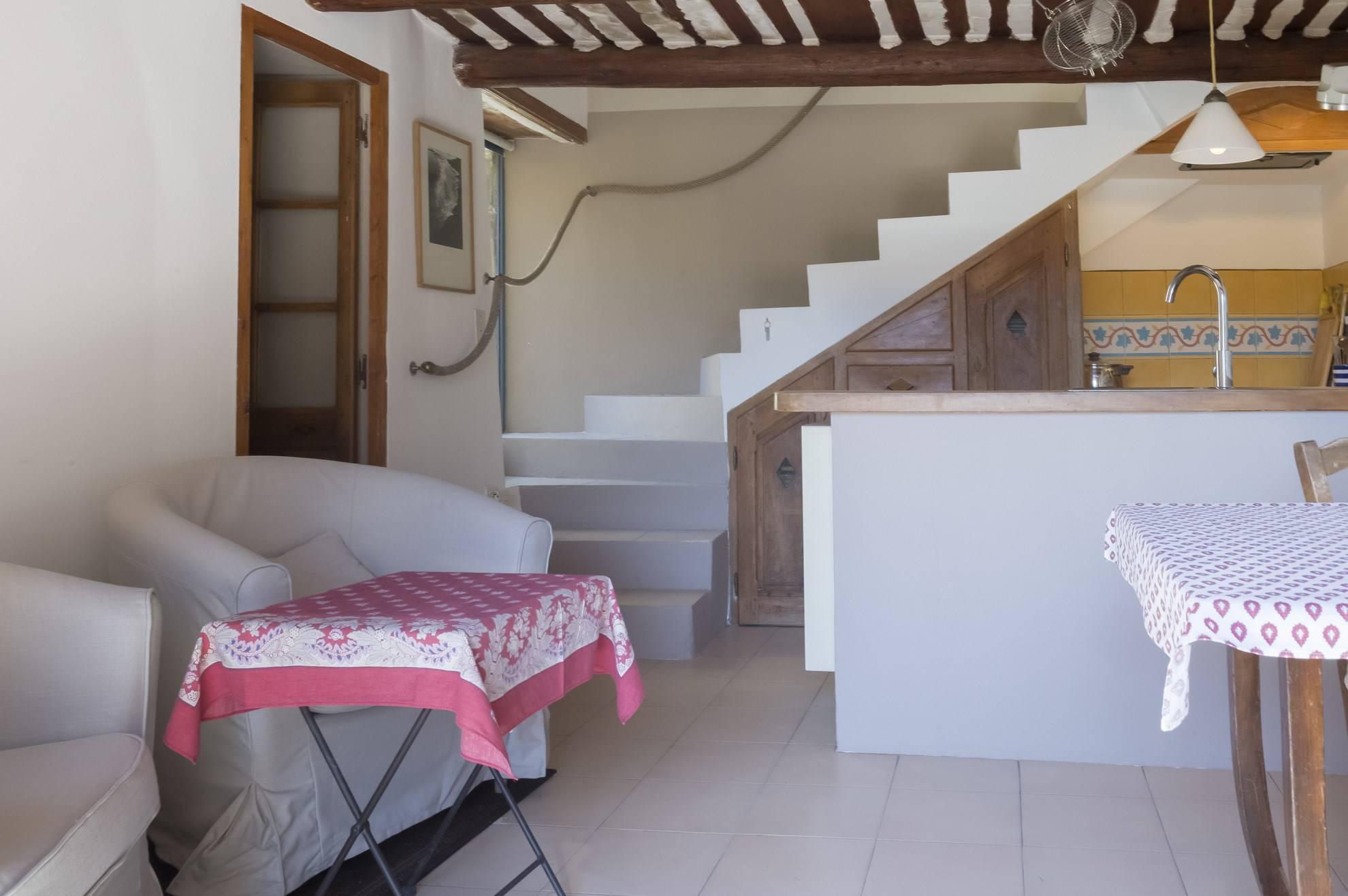 Maison de village à vendre à Menerbes avec terrasse exposée plein sud et une belle vue