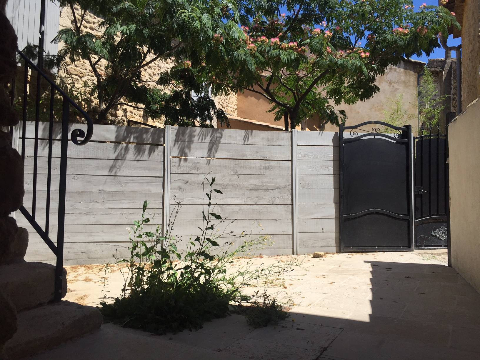 Maison de hameau restaurée à vendre à Oppède avec jardin et piscine