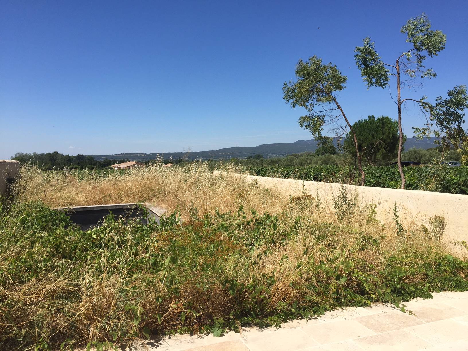 Maison de hameau restaurée à vendre à Oppède avec jardin et piscine