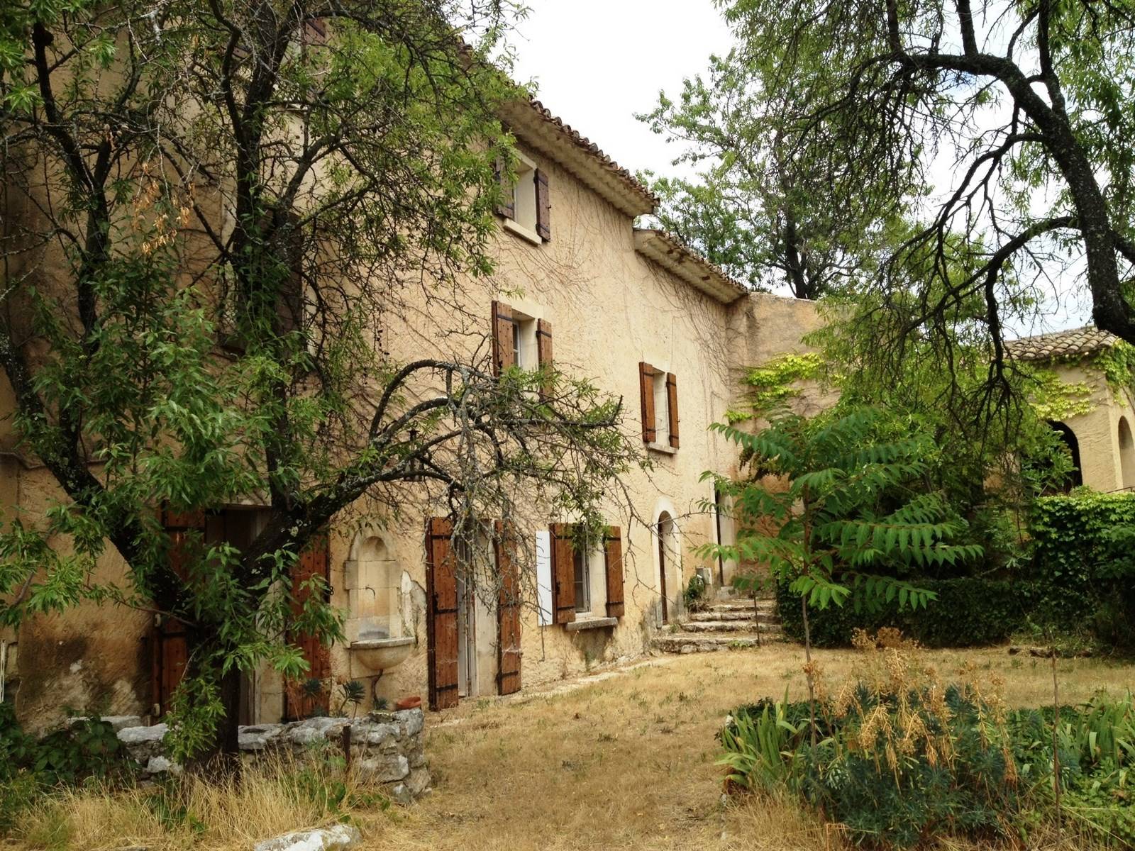 Bastide à restaurer à Gordes à la vente