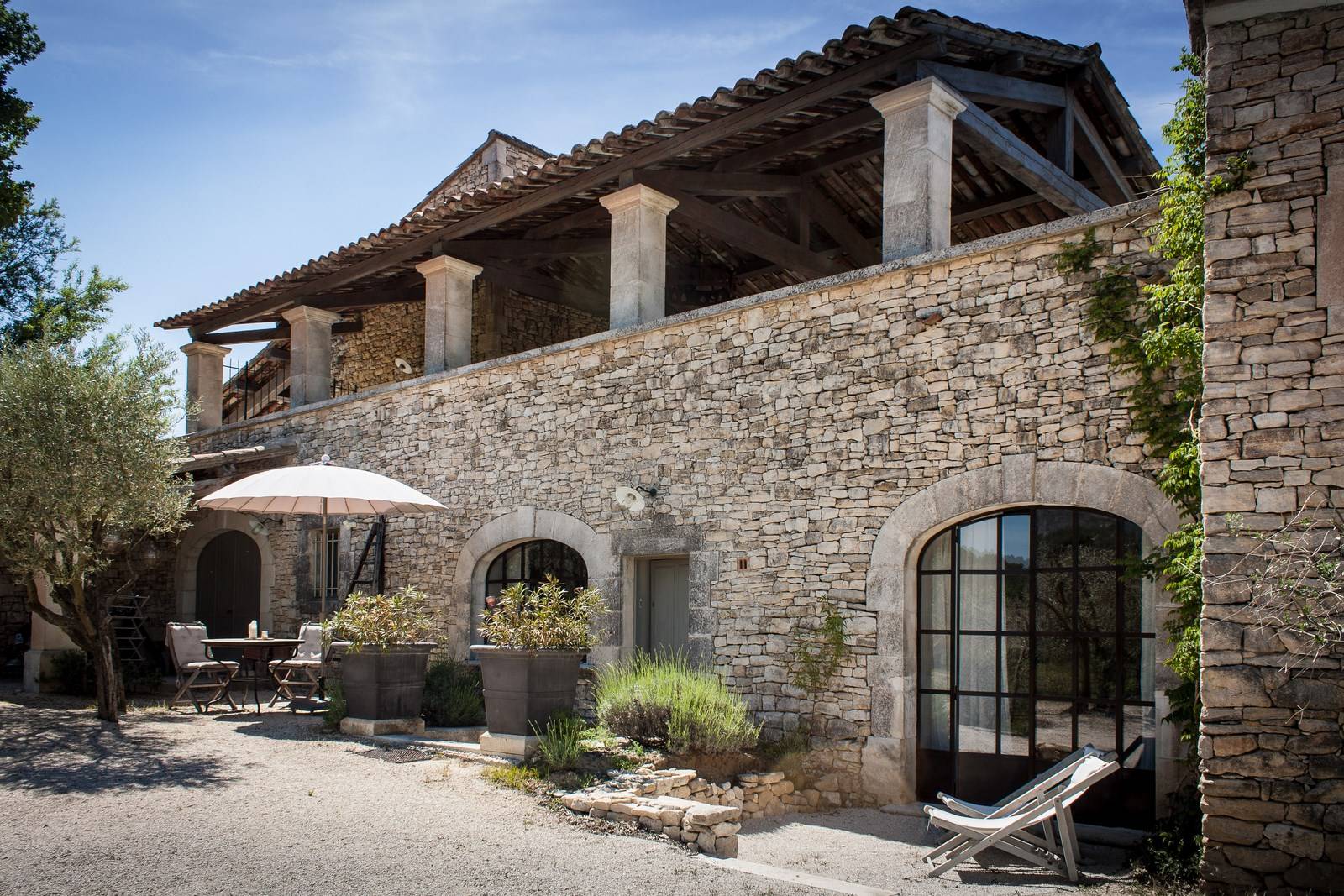 Bastide en pierre à la vente par l'agence Immobilière du Luberon
