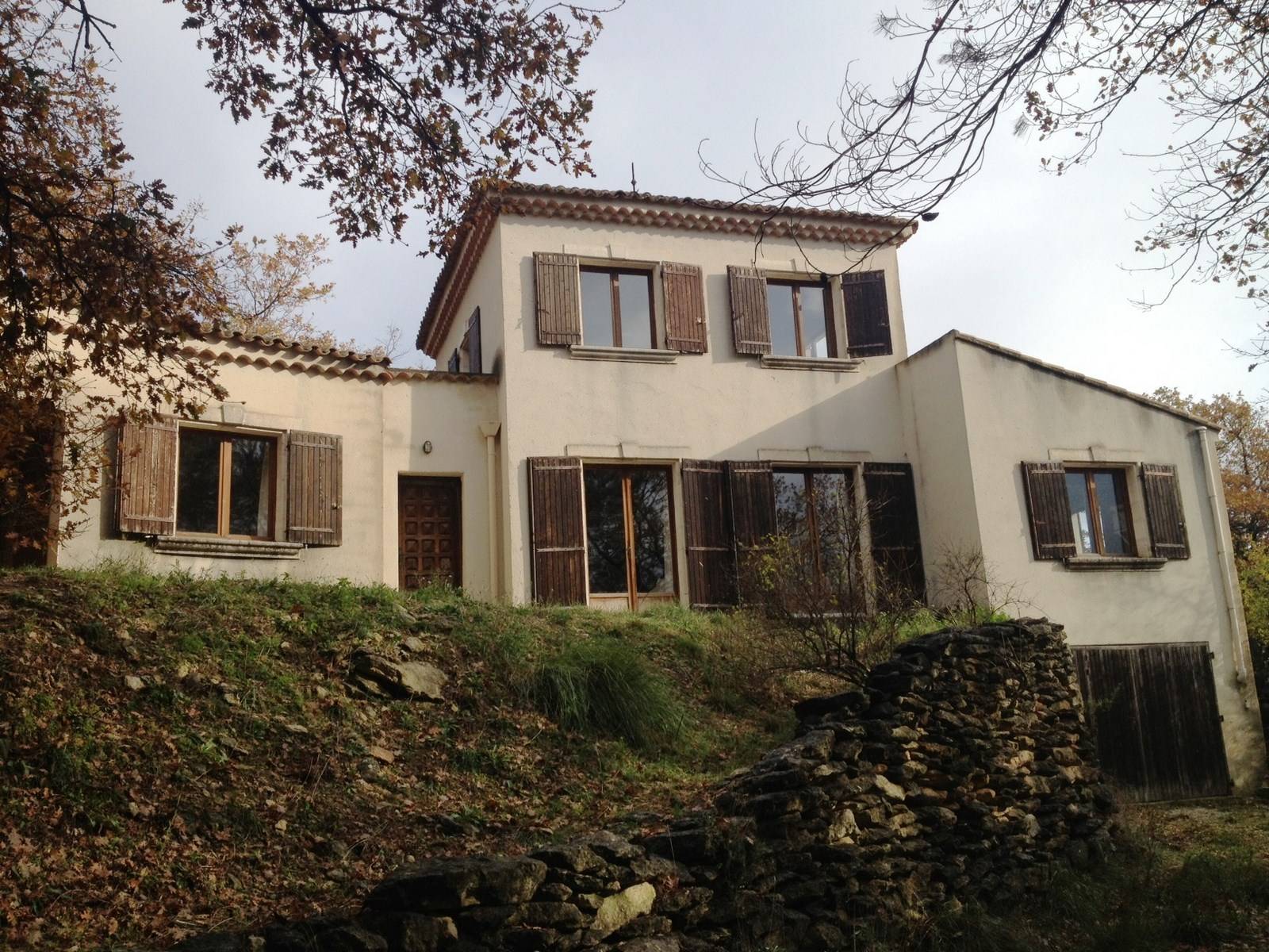 Villa à vendre à Lacoste en position dominante