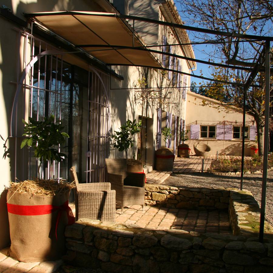 Mas entièrement restauré à vendre proche d'Avignon