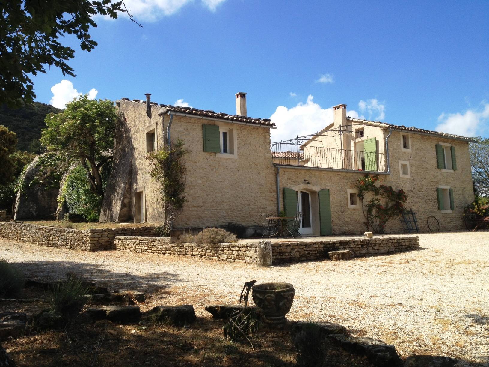 Mas en U entièrement restauré avec superbe vue