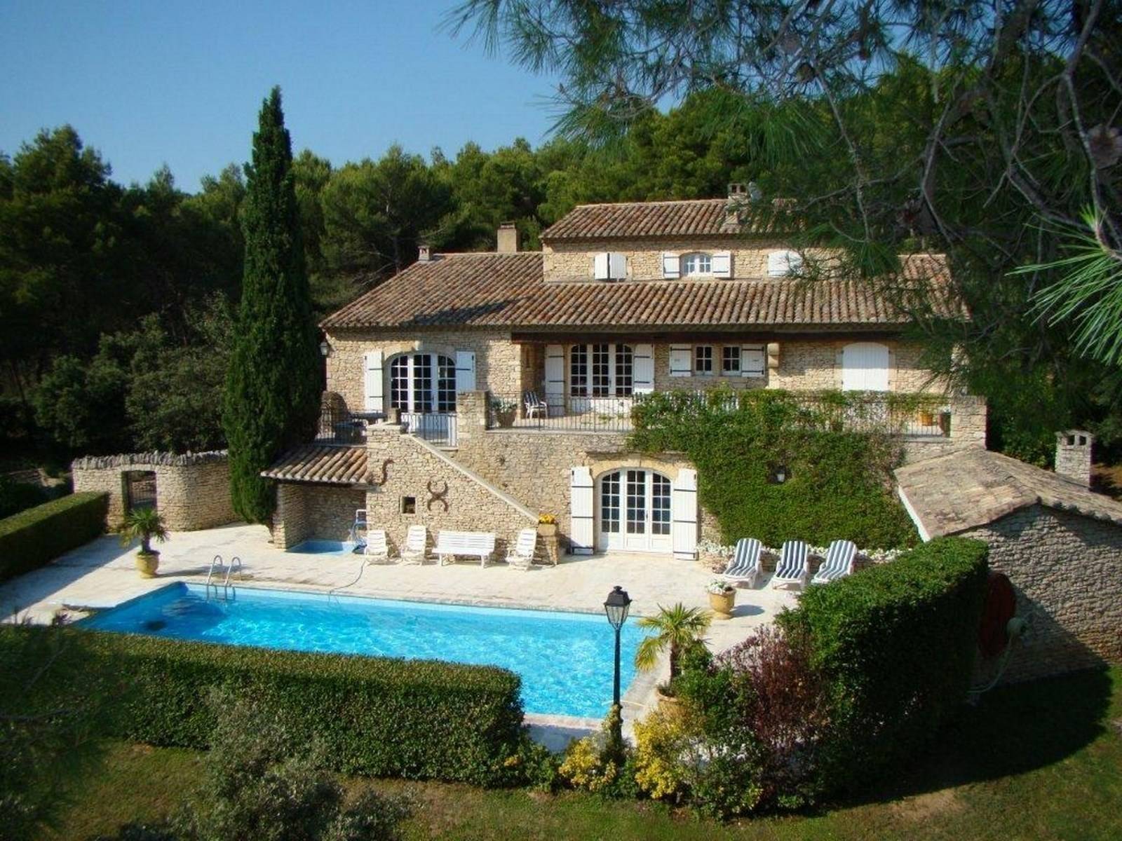 Mas en pierre à vendre au coeur du Luberon