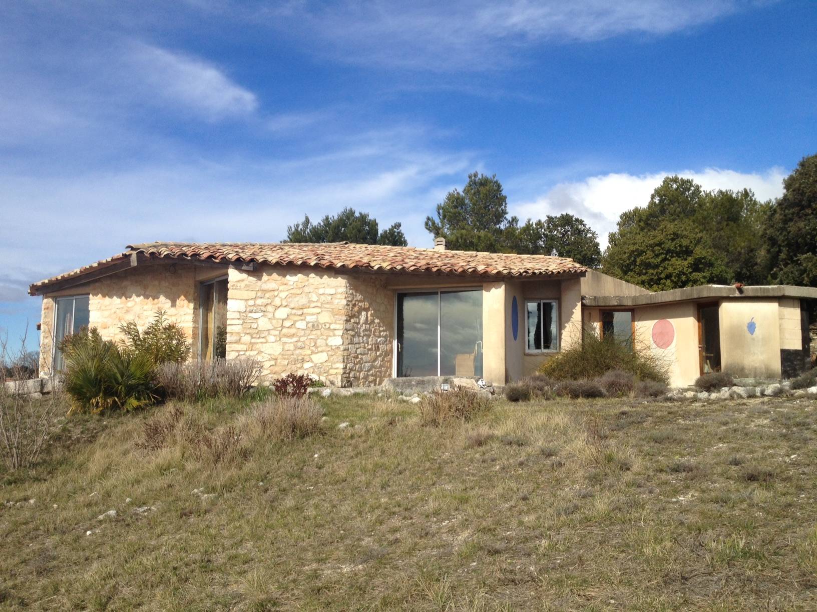 Maison moderne en pierre à vendre au coeur du Luberon