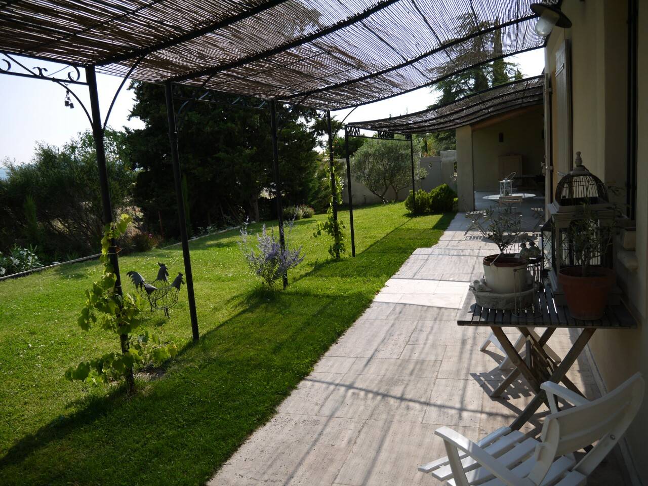 Maison neuve à vendre avec jardin et piscine