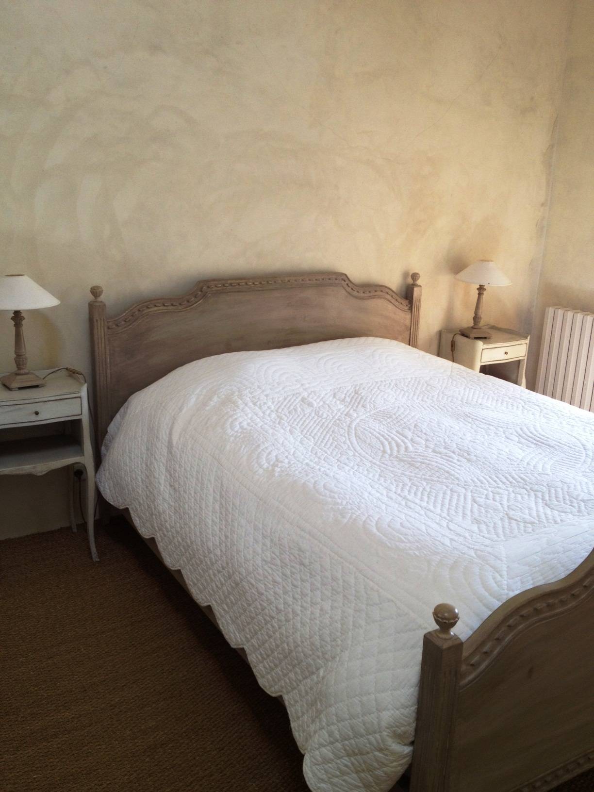 Mas en pierre datant du 18ème à vendre à Lacoste avec 2 appartements indépendants