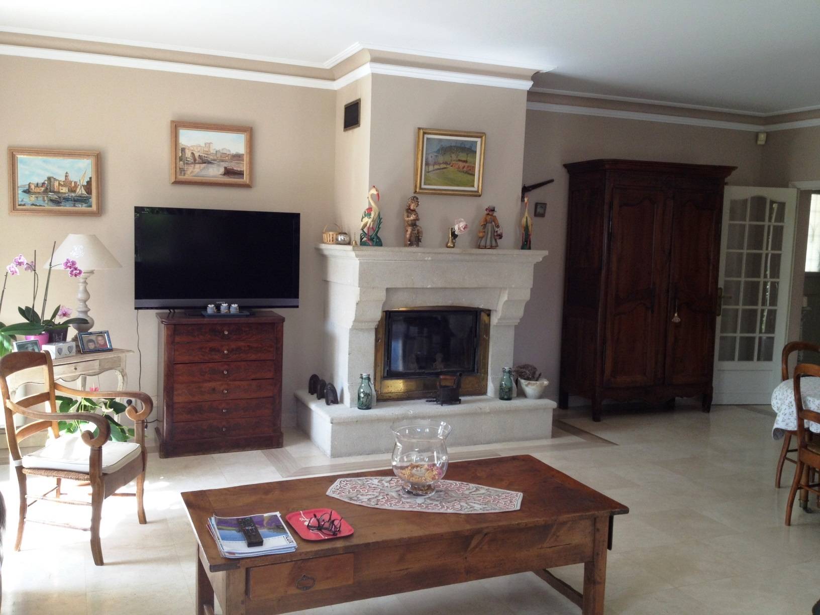 A vendre maison avec jardin arboré et piscine près d'Avignon