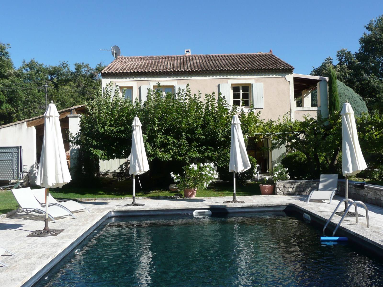 Villa à vendre à Menerbes avec jardin et piscine