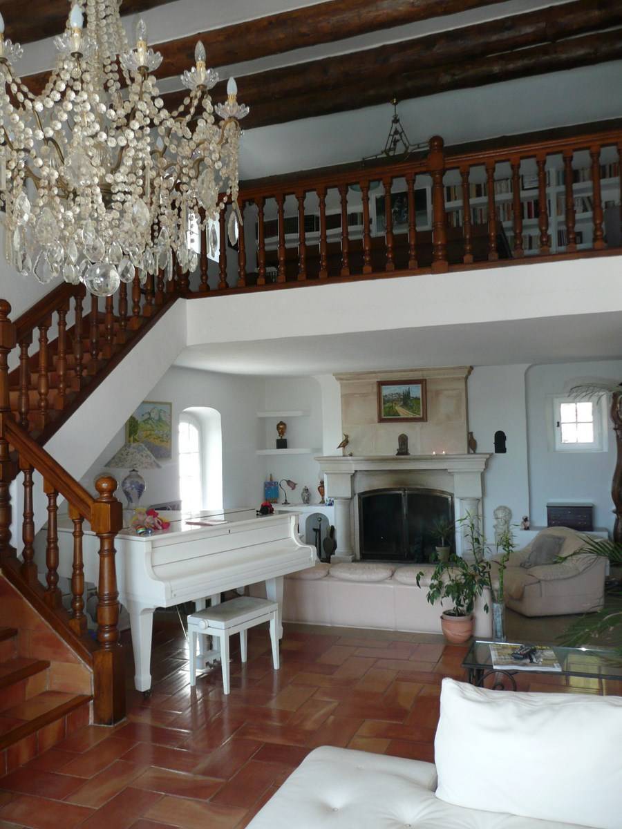 Mas en Pierre à vendre à Cheval-Blanc avec une vue dégagée