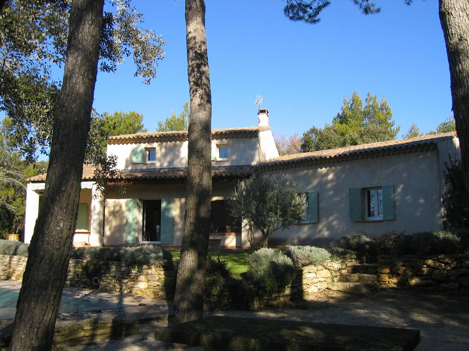 Maison recente avec jardin et piscine à vendre à Menerbes