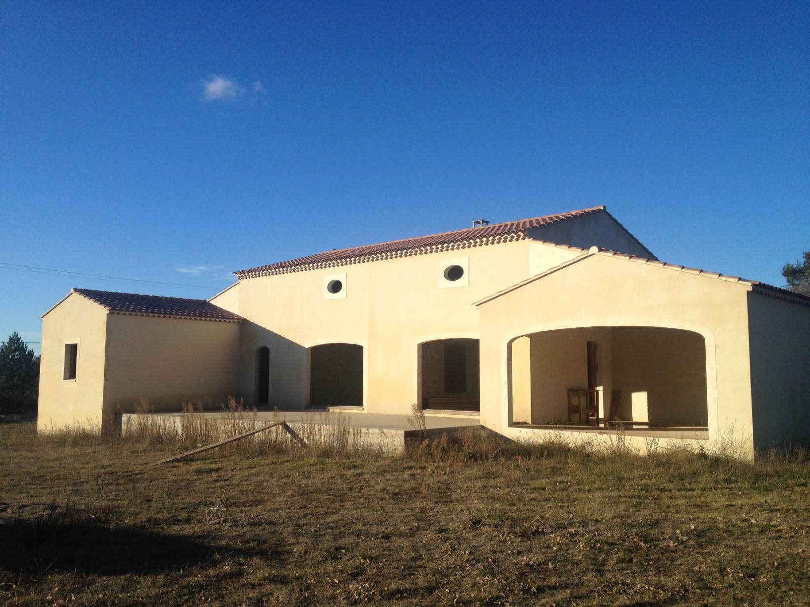 Maison neuve à terminer à la vente à Lacoste