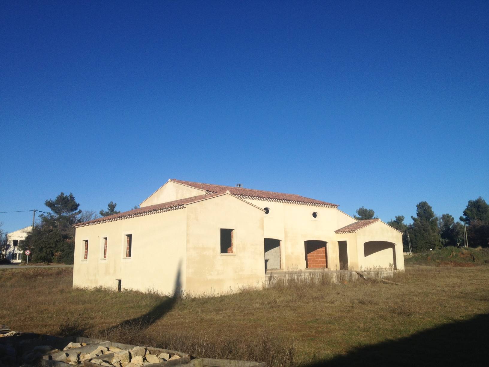 A vendre maison neuve à terminer à Lacoste