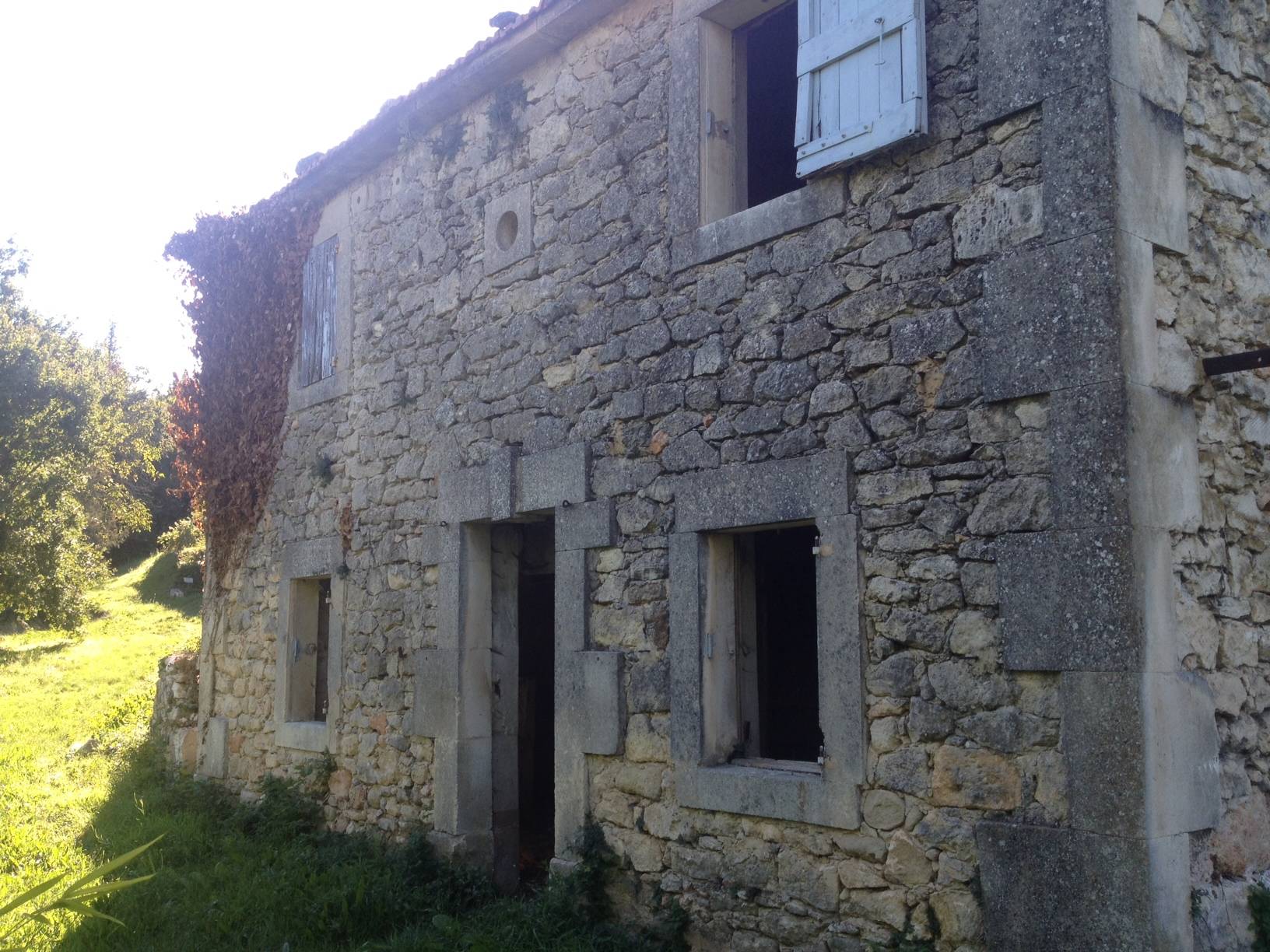 Maison de village à restaurer à vendre à Lacoste