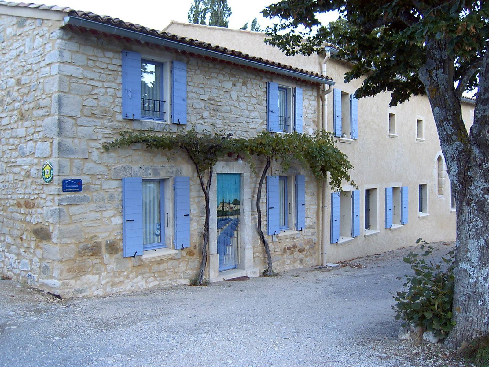Bastide de hameau exploitée en gites à la vente