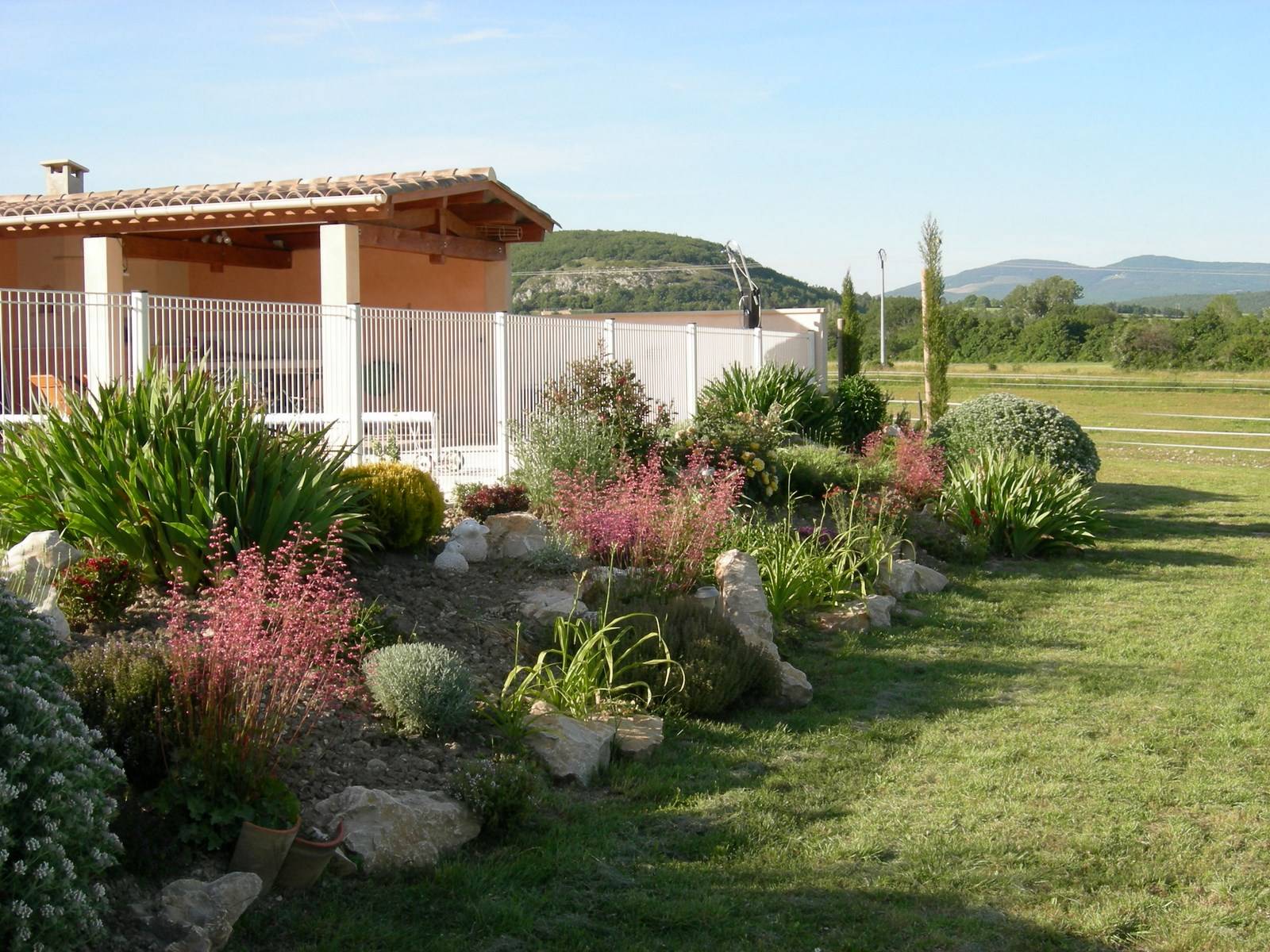 Piscine sécurisée dans cette propriété à la vente à Sault