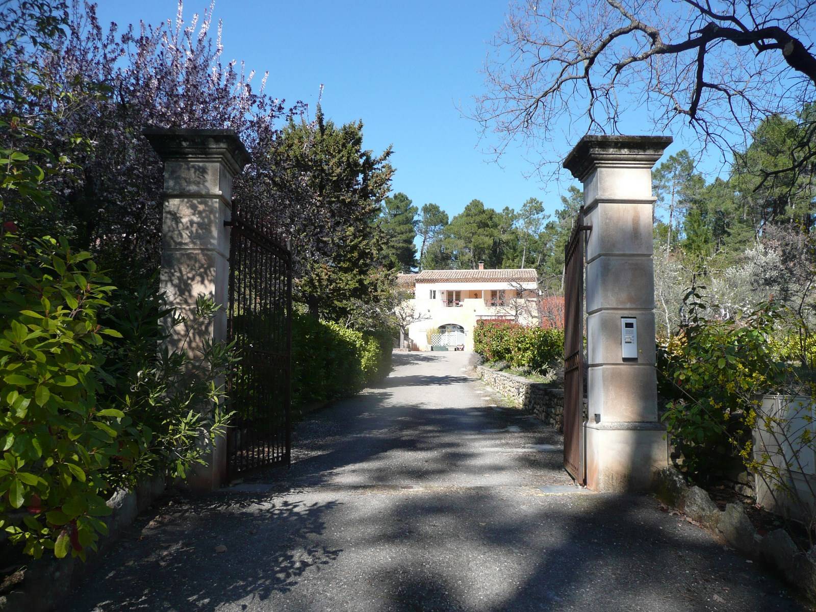 A vendre maison de village avec jardin et piscine à Roussillon