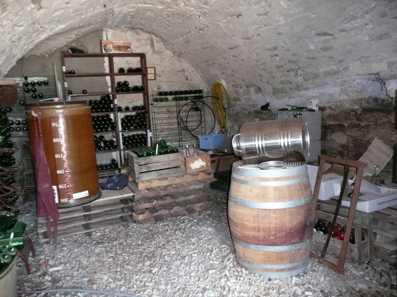 Mas avec sa cave de dégustation à la vente à Menerbes