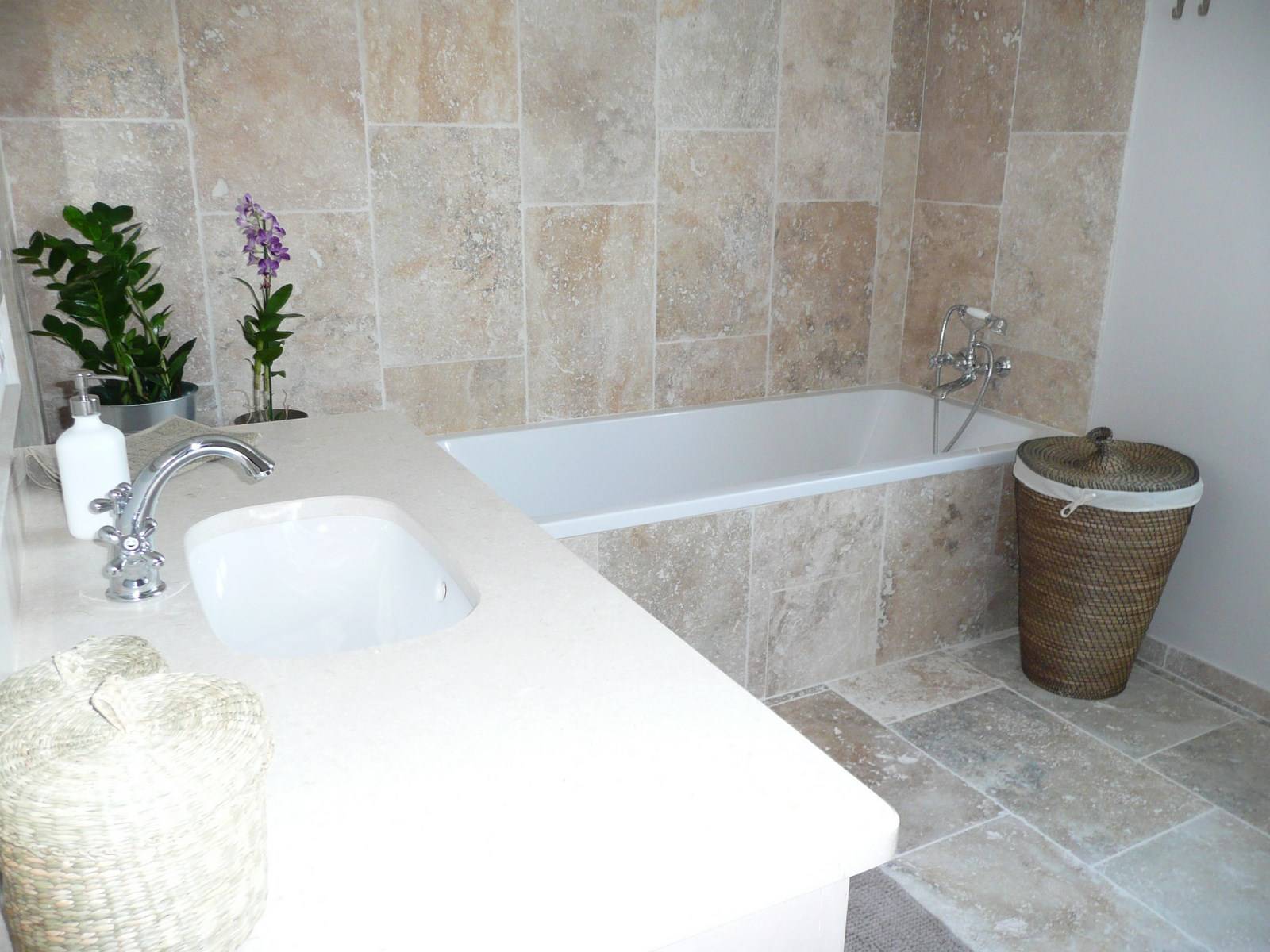 mENERBES maison restaurée à la vente en exclusivité par l'agence Immobilière du luberon