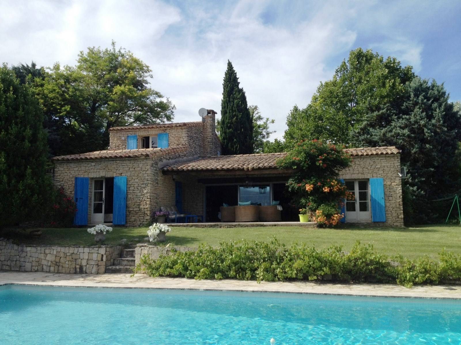 A vendre à Gordes propriété face au Luberon