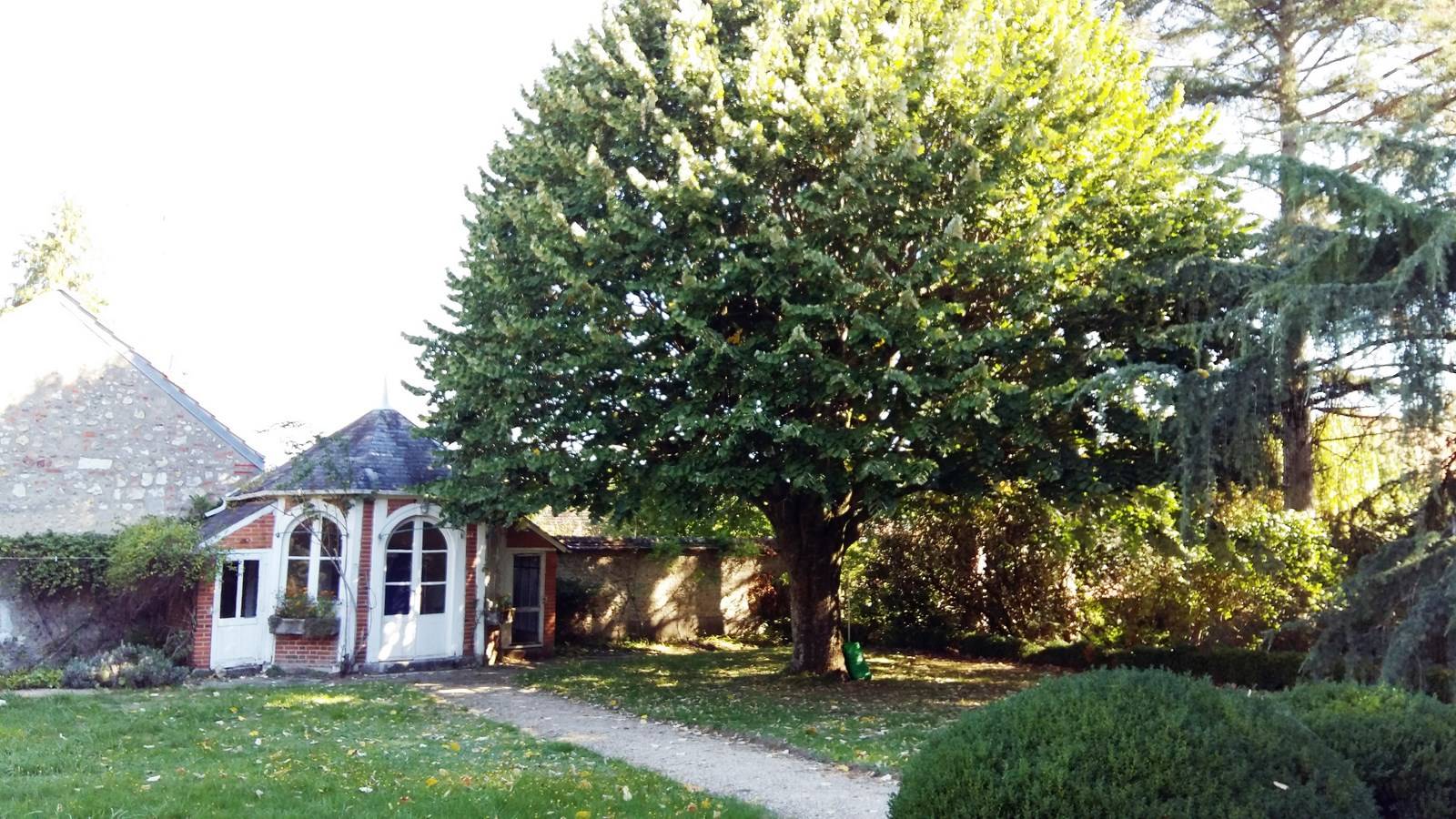Maison des années 1950 avec jardin à vendre à Gien