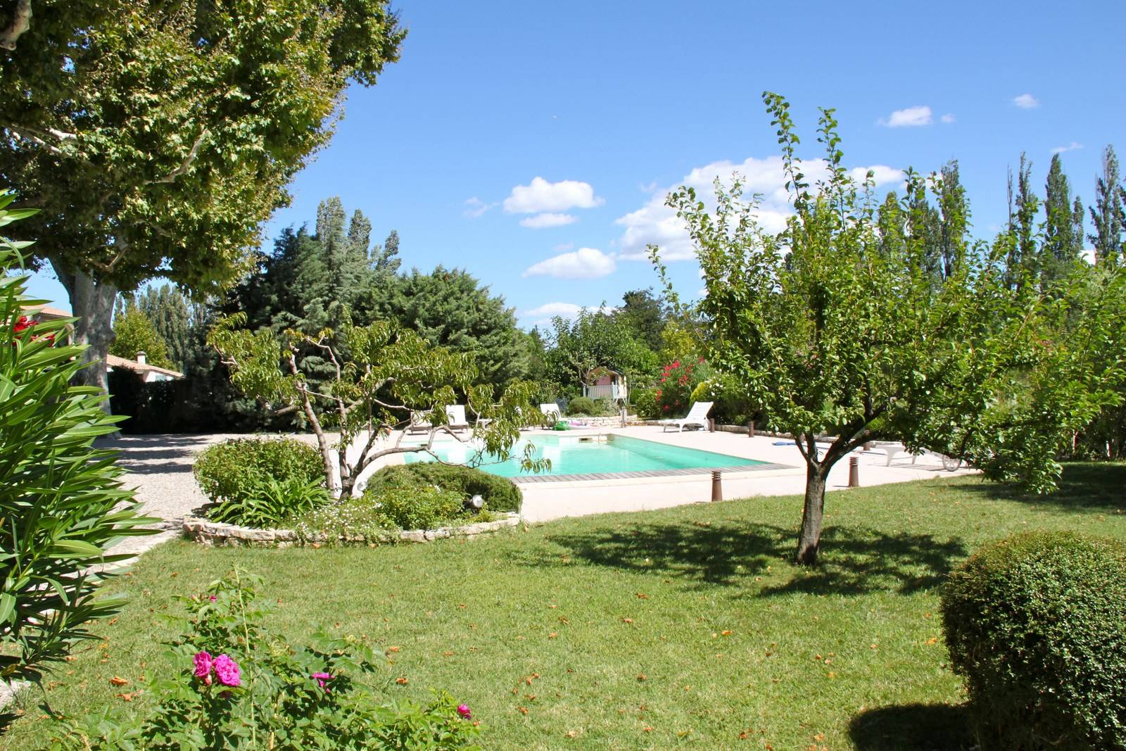 Mas restauré avec parc arboré et piscine à vendre à Sénas