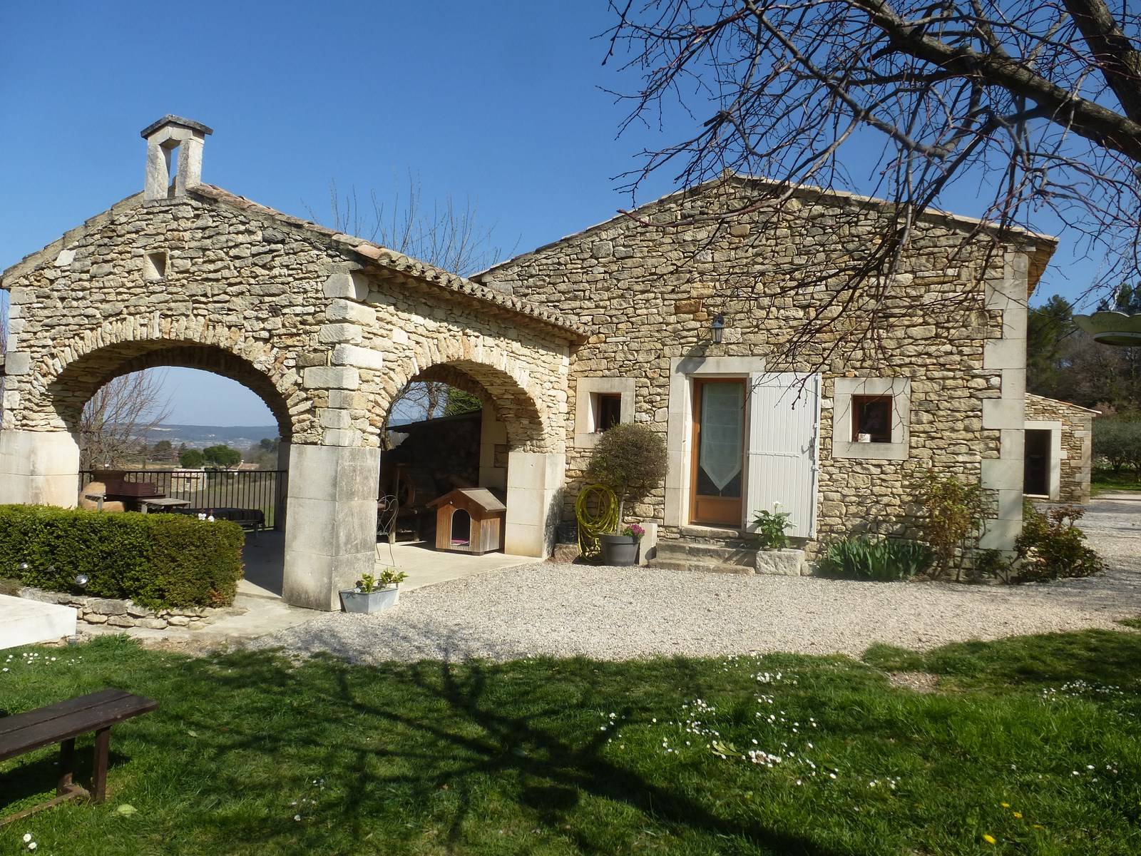 Luberon mas en pierre à la vente