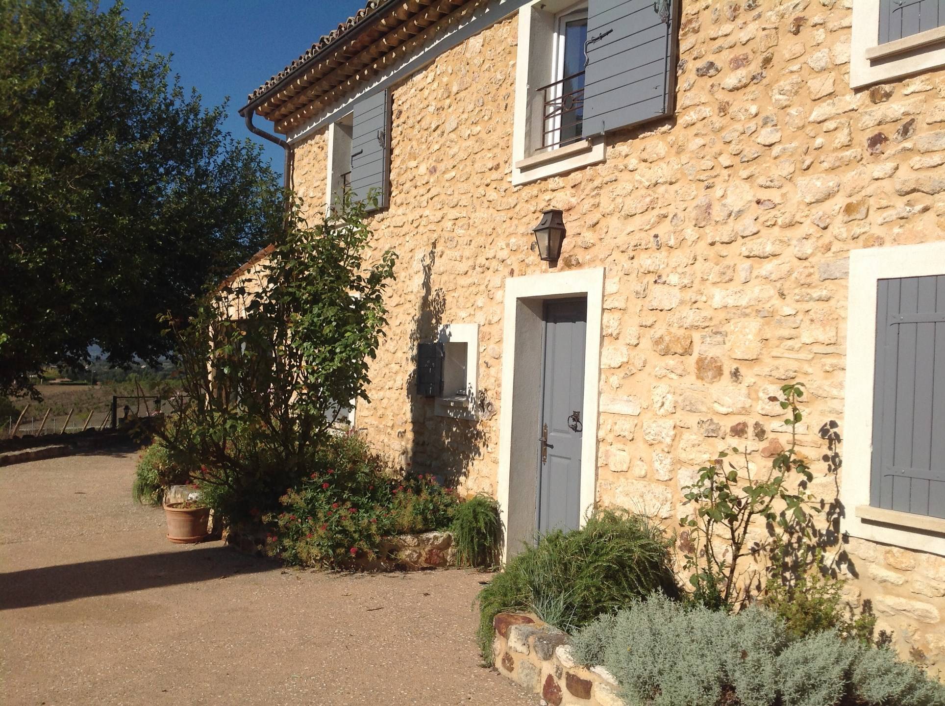 Roussillon mas en pierre à vendre