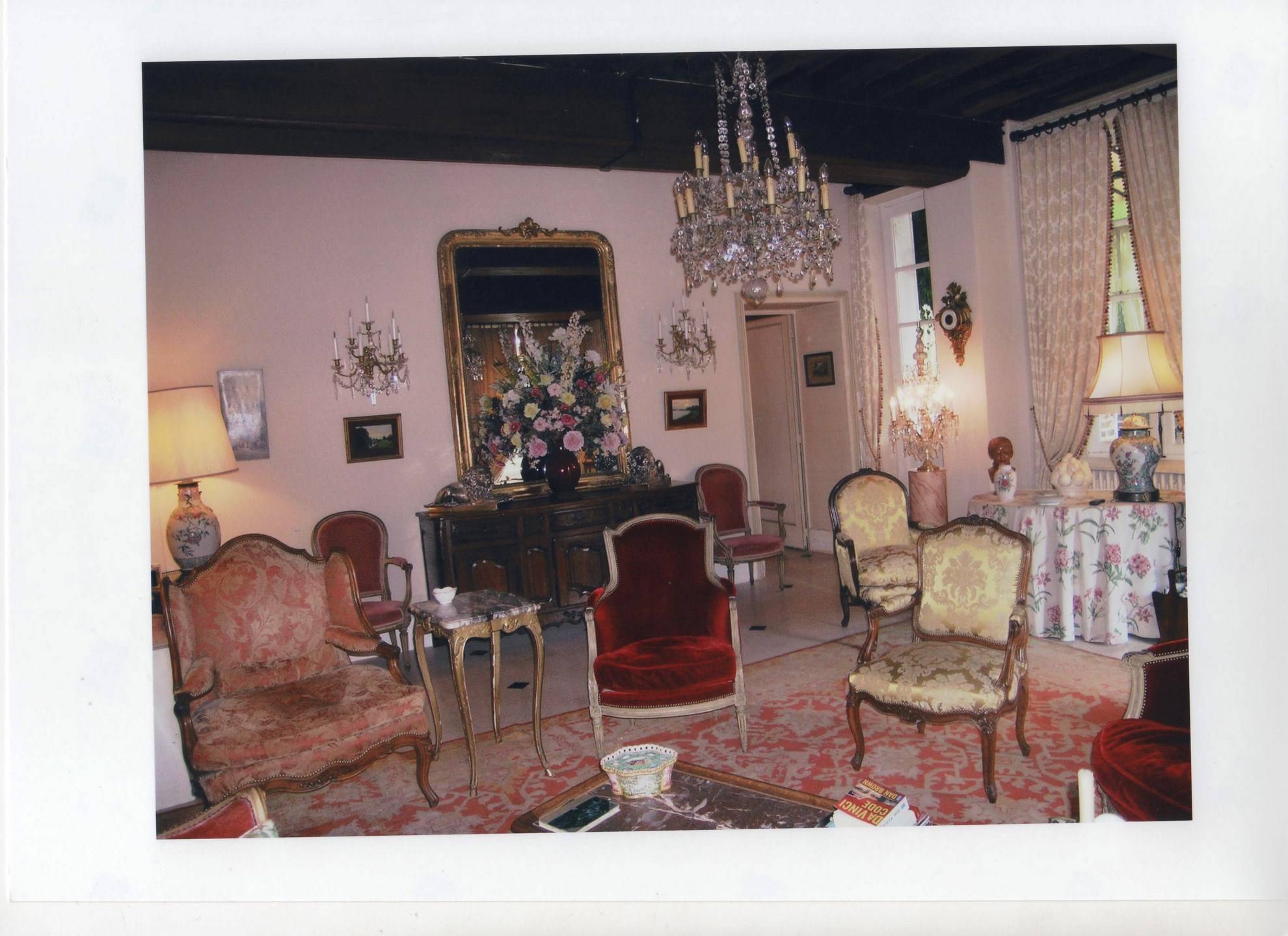 Charme et authenticité pour ce presbytère à vendre en Bourgogne