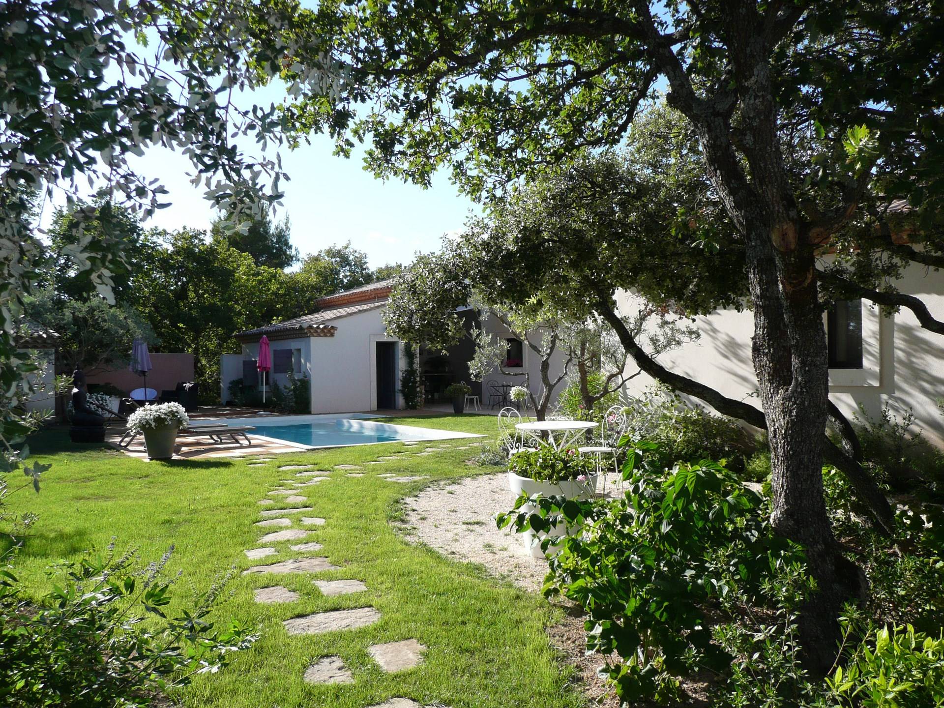 Cabrières d' Avignon maison moderne à la vente