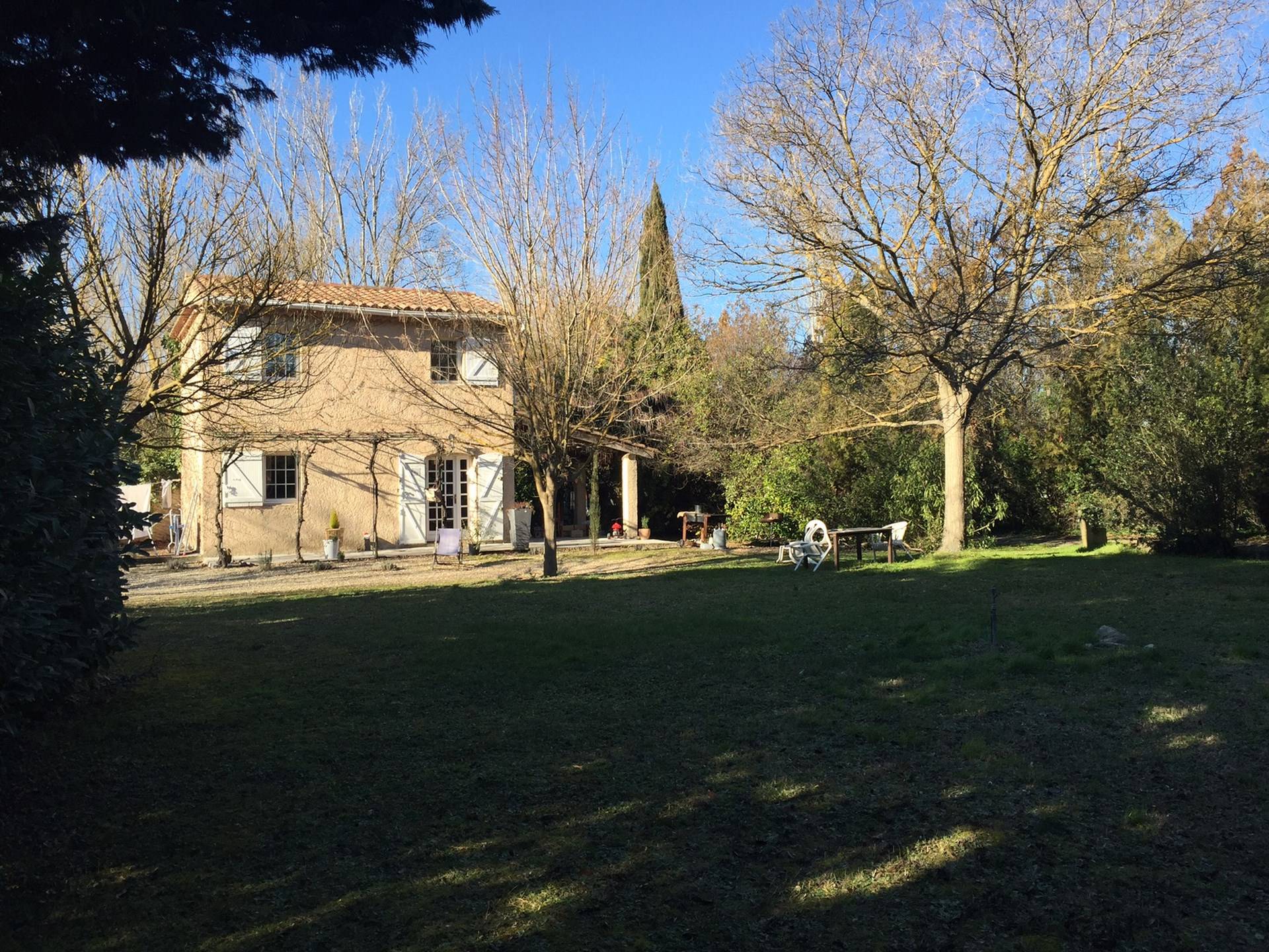 A vendre propriété avec 3 bastidons