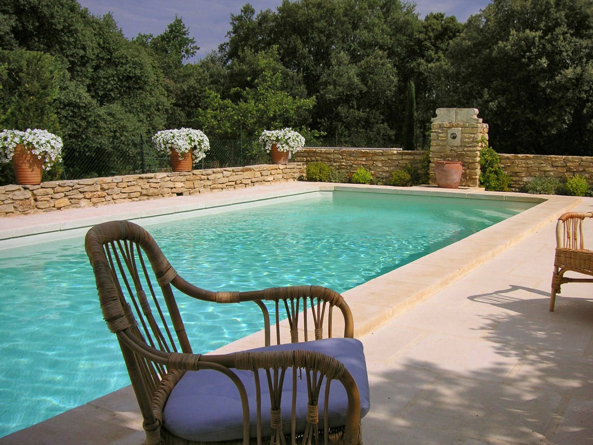 Ancienne bergerie pleine de charme entièrement restaurée à vendre à Menerbes avec un jardin paysagé