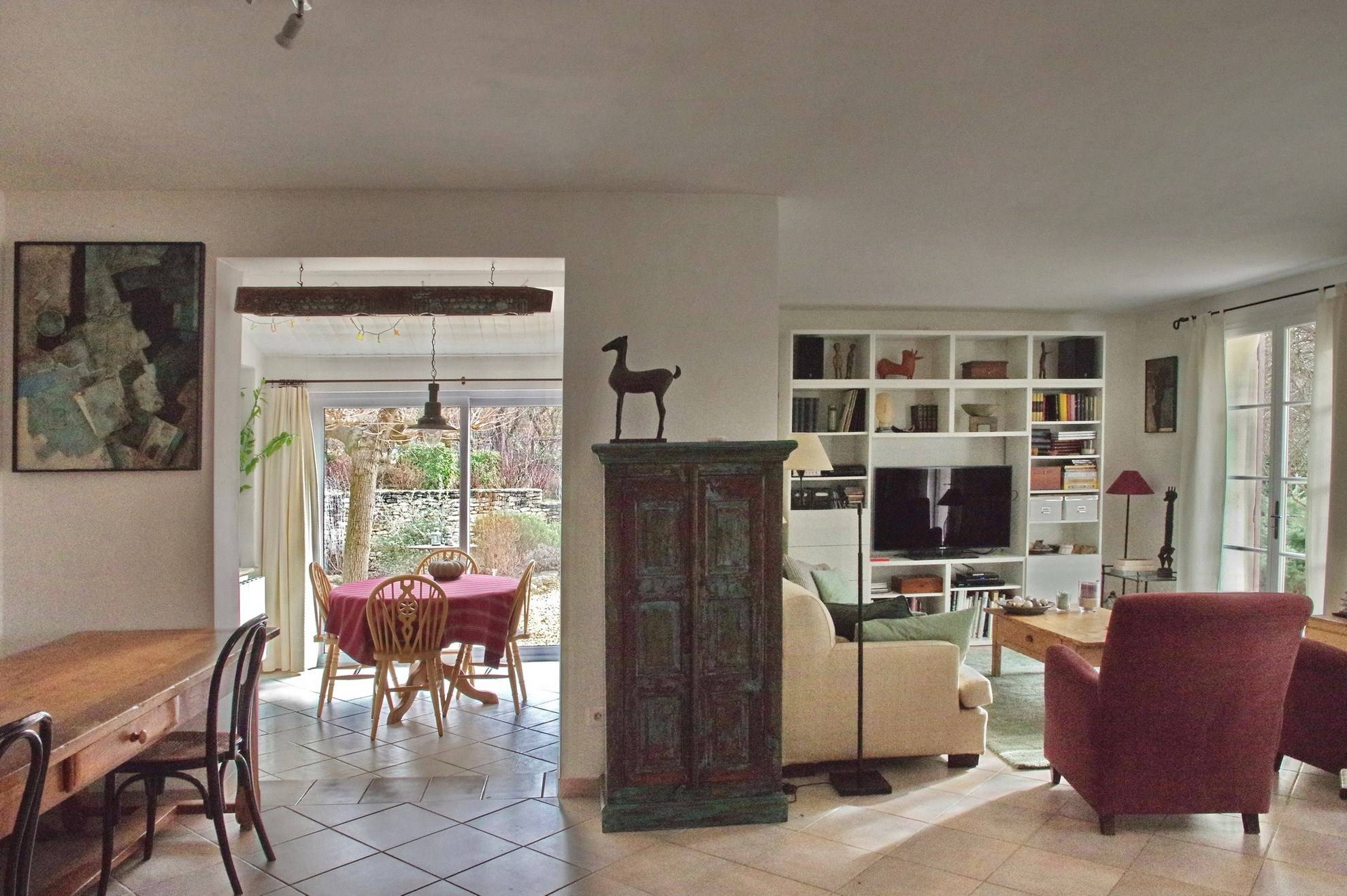 vente en exclusivité par l'agence immobilière du luberon à menerbes d'une maison de plain-pied proche de saint saturnin d'apt