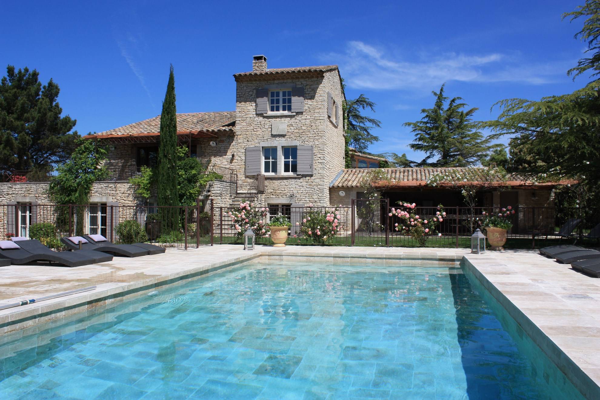 Luberon propriété en situation dominante avec vue