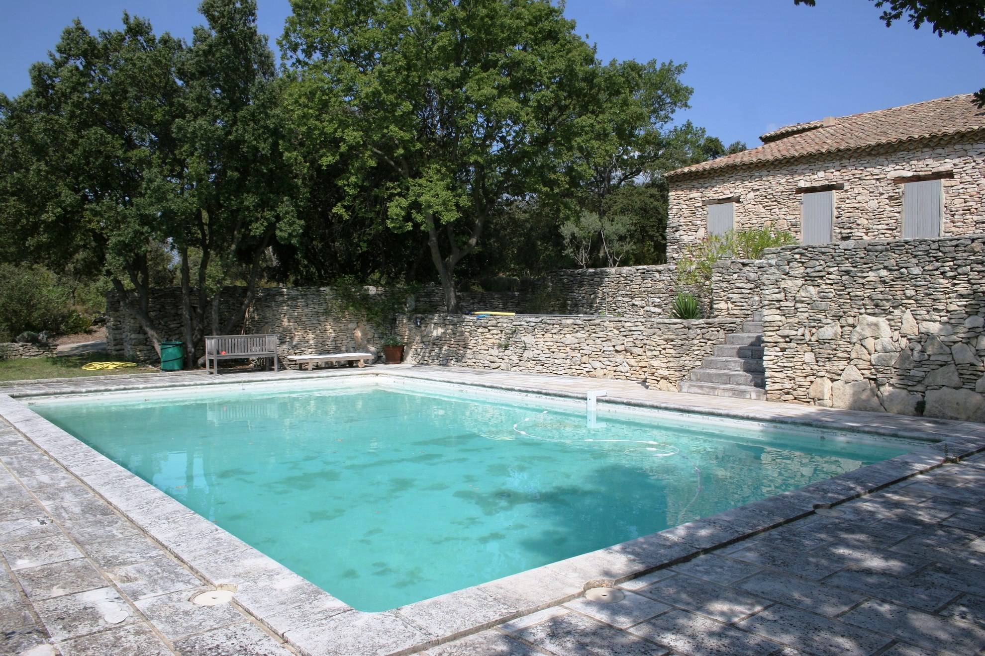 Maison moderne en pierre à vendre à Gordes