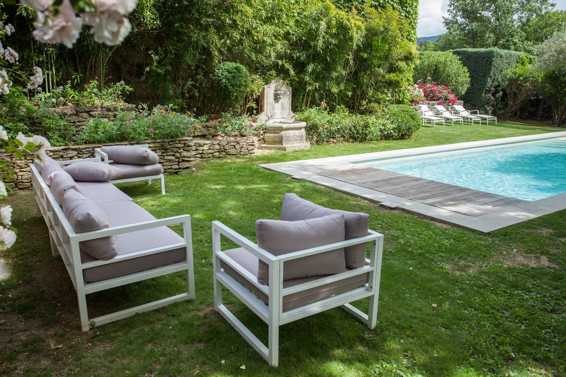 Maison avec jardin arboré et piscine chauffée à vendre à Menerbes