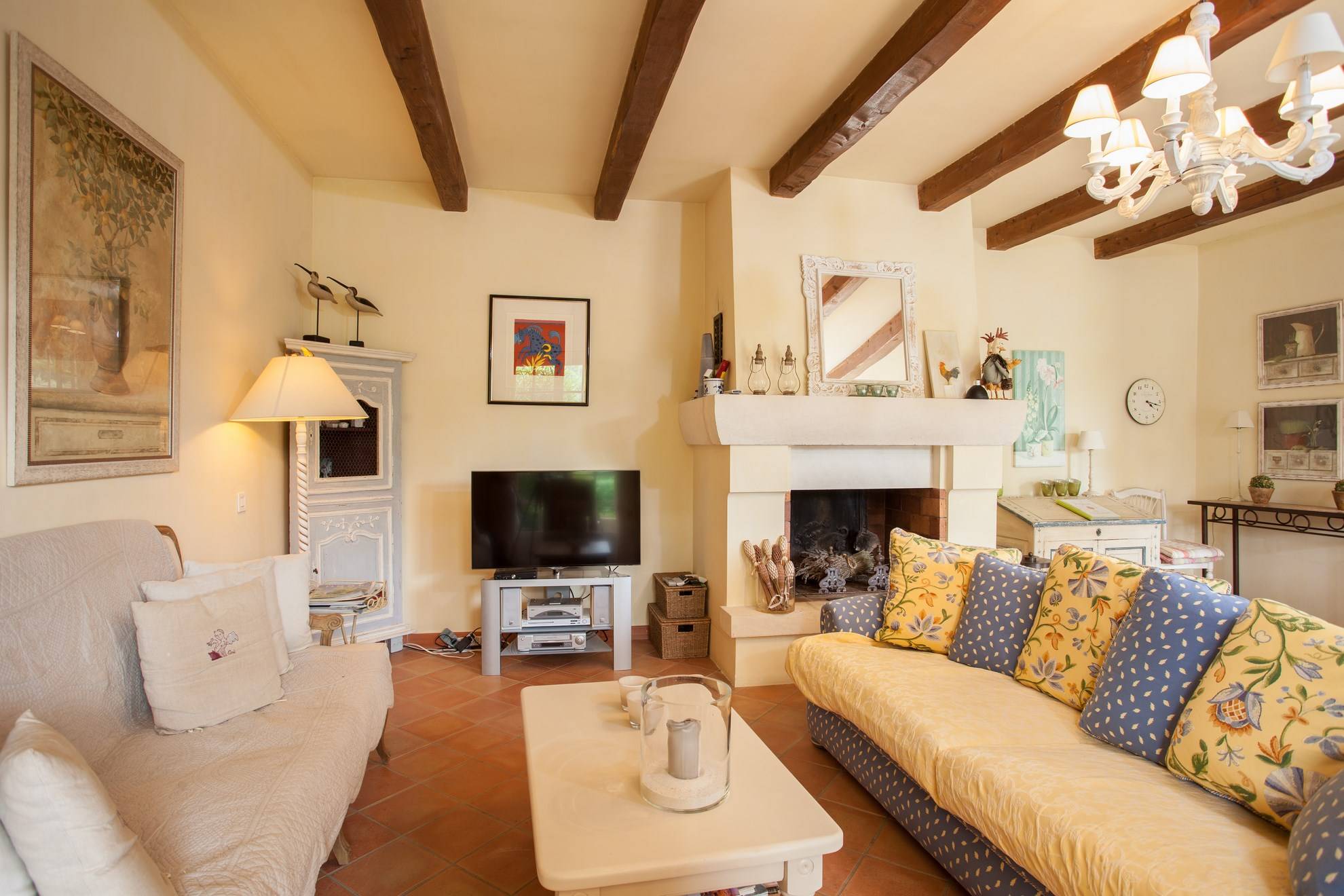 Maison de plain-pied avec jardin piscine et vue sur le Luberon